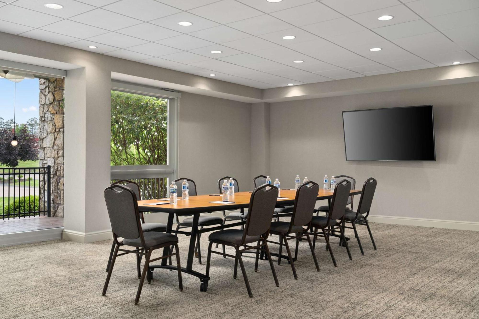 Doubletree By Hilton Pittsburgh Airport Hotel Moon Township Ngoại thất bức ảnh