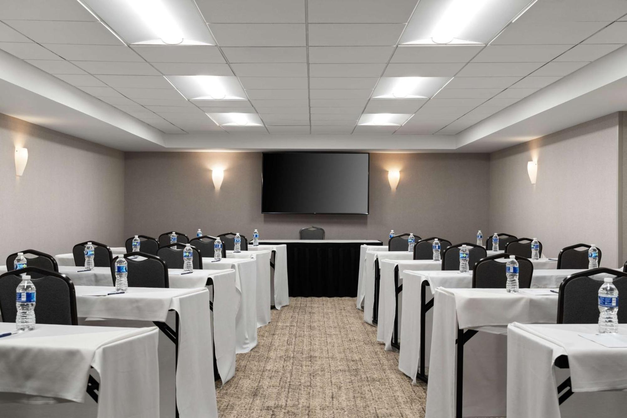 Doubletree By Hilton Pittsburgh Airport Hotel Moon Township Ngoại thất bức ảnh