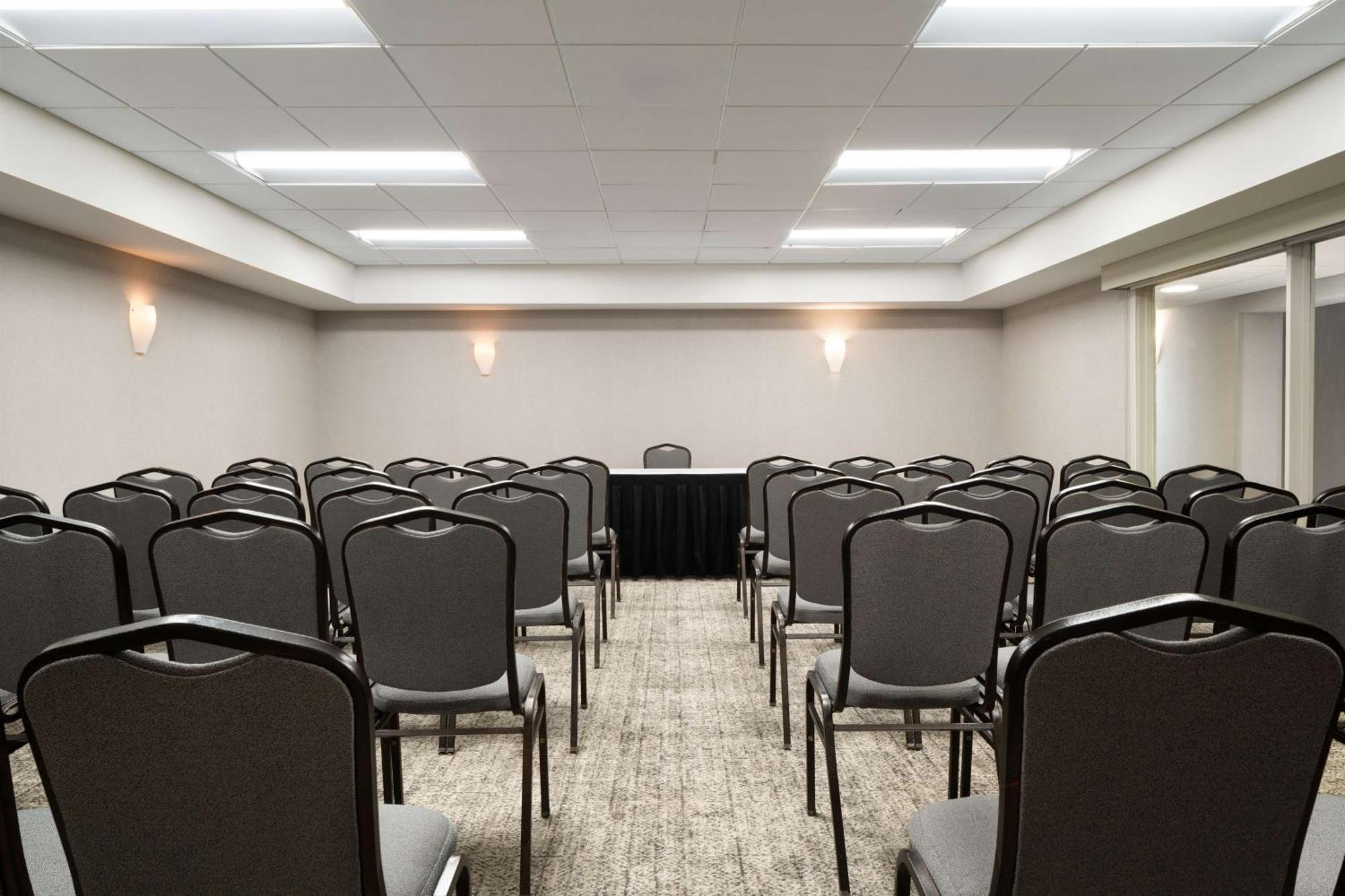 Doubletree By Hilton Pittsburgh Airport Hotel Moon Township Ngoại thất bức ảnh